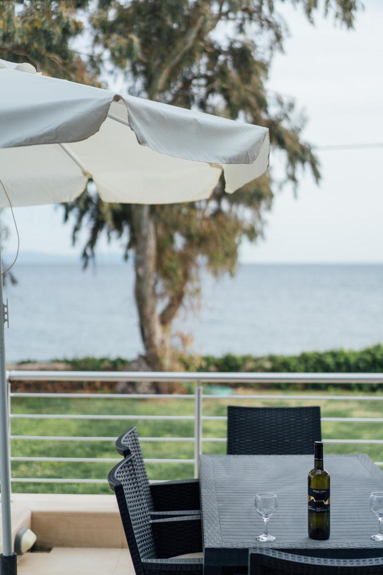 Blue Waves Luxury Suites By The Sea Πλωμάρι Εξωτερικό φωτογραφία